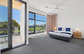 Swainson on 1 Lexington - 200m to Beach! - Image 4