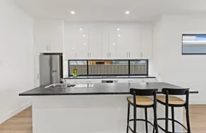 Swainson on 1 Lexington - 200m to Beach! - Image 2