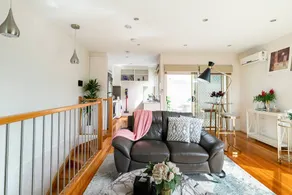 Design/bright/cosy townhouse between airport &city - Image 5