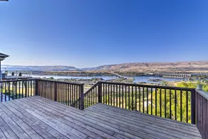 Incredible Oregon Retreat w/ Private Hot Tub! - Image 2
