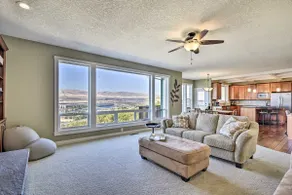 Incredible Oregon Retreat w/ Private Hot Tub! - Image 5