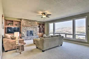 Incredible Oregon Retreat w/ Private Hot Tub! - Image 3