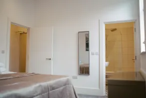 Apartment 8 (2 bedrooms, sleeps x 6) - Image 4