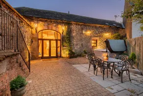 Luxurious holiday home with hot tub - Image 2