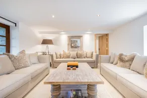 Luxurious holiday home with hot tub - Image 3
