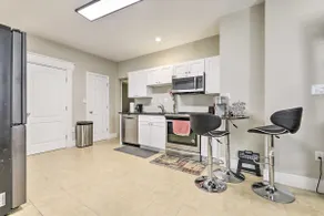 2 Mi to Downtown: Springfield Apt w/ Balcony! - Image 3