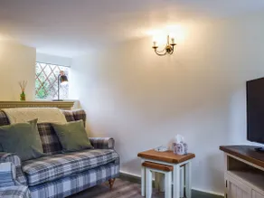 Drapers Cottage - Image 2