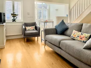 Cottage with garden | River view - Image 3