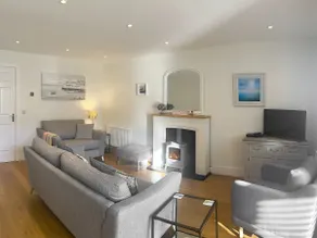 Cottage with garden | River view - Image 2