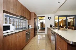 Mill House in central Bright - Image 3