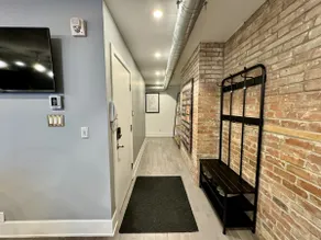 Lovely 3BD Condo Right Center of DT Mtl - Image 5