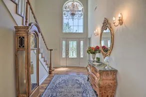 Patio & Covered Porch: Spacious Bellevue Home! - Image 4