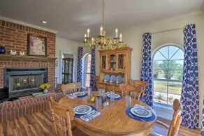 Patio & Covered Porch: Spacious Bellevue Home! - Image 3