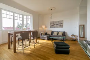 The Victor Hugo - 2 Bedroom Apartment with Garage - Image 2