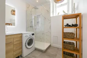 The Victor Hugo - 2 Bedroom Apartment with Garage - Image 5