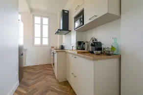 The Victor Hugo - 2 Bedroom Apartment with Garage - Image 4