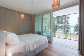Luxury apartment with lake view - Image 5