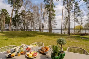 Luxury apartment with lake view - Image 3