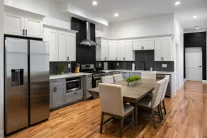 3 Bedroom Condo - Close to Stadiums & Downtown - Image 2