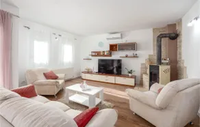 Stunning Home In Tugare - Image 3