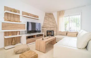Lovely home in Vélez-Málaga with swimming pool - Image 3