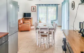 3 Bedroom Stunning Home In Trévou-Tréguignec - Image 4