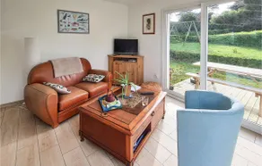 3 Bedroom Stunning Home In Trévou-Tréguignec - Image 3