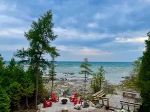 The Aida, Luxury Lakefront Retreat - Serene & Chic - Image 2