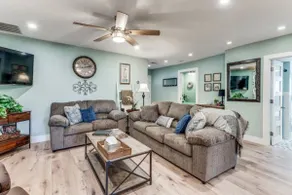 Stockyards! Less than 3 mins-Sleeps 8 -Gable House - Image 2