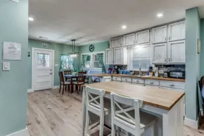 Stockyards! Less than 3 mins-Sleeps 8 -Gable House - Image 5