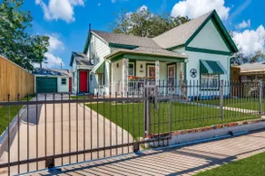 Stockyards! Less than 3 mins-Sleeps 8 -Gable House - Image 3