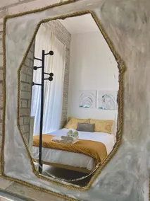 Charming 1BR just off Main Street prime location - Image 3