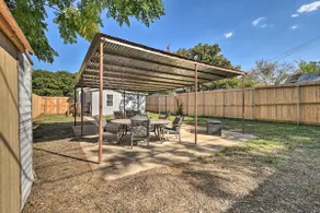 1 Mi to UTA: Arlington Elm Cottage w/ Fenced Yard - Image 3