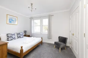 JOIVY Modern Flat with Free Parking - Image 4