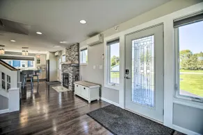 Home on Fox River: Modern Decor Style! - Image 5