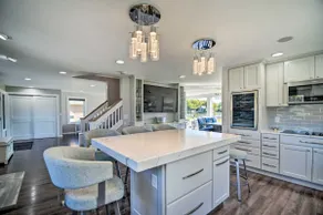Home on Fox River: Modern Decor Style! - Image 2