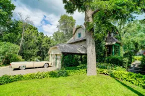 James Mulvey Carriage House Inn - Image 2