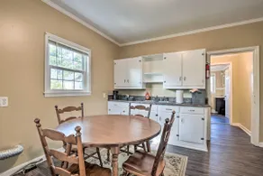 Walk to Parks & Dining! Cozy Greenville Home - Image 3
