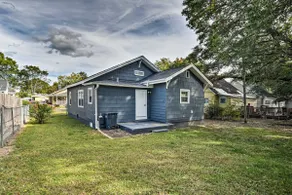 Walk to Parks & Dining! Cozy Greenville Home - Image 4
