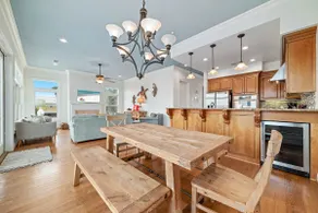 Happy Daze - Luxury, Single Side of Duplex - Image 5