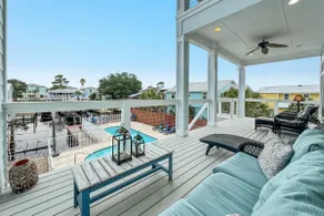 Happy Daze - Luxury, Single Side of Duplex - Image 3