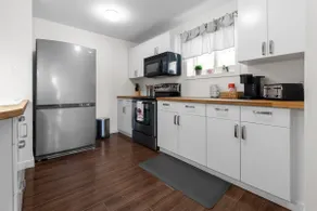 Legal Luxury Suite in the Heart of White Rock - Image 3
