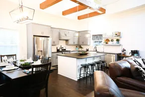 Stunning Pet Friendly Farmhouse 1 mile to new casino sleeps 10 Hot Tub - Image 3