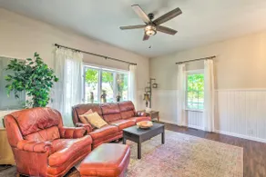 Beautifully Restored Farmhouse in Marshall! - Image 4
