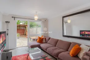 Spacious 5 bed Sunninghill with driveway parking - Image 2