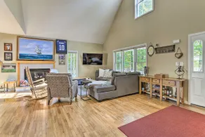 Pet-Friendly Grand Pine Bush Retreat on 2 Acres! - Image 5