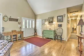 Pet-Friendly Grand Pine Bush Retreat on 2 Acres! - Image 4