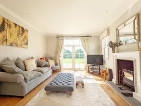 The White House - Bordon - Image 4