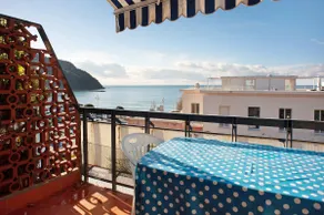 Apartamento \"Casa Bruno e Iris\" con vistas al mar, balcón y Wi-Fi - Image 3