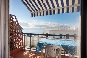 Apartamento \"Casa Bruno e Iris\" con vistas al mar, balcón y Wi-Fi - Image 5